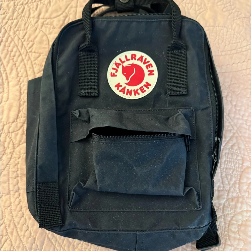 Kånken Classic Black Backpack - Picture 3 of 4